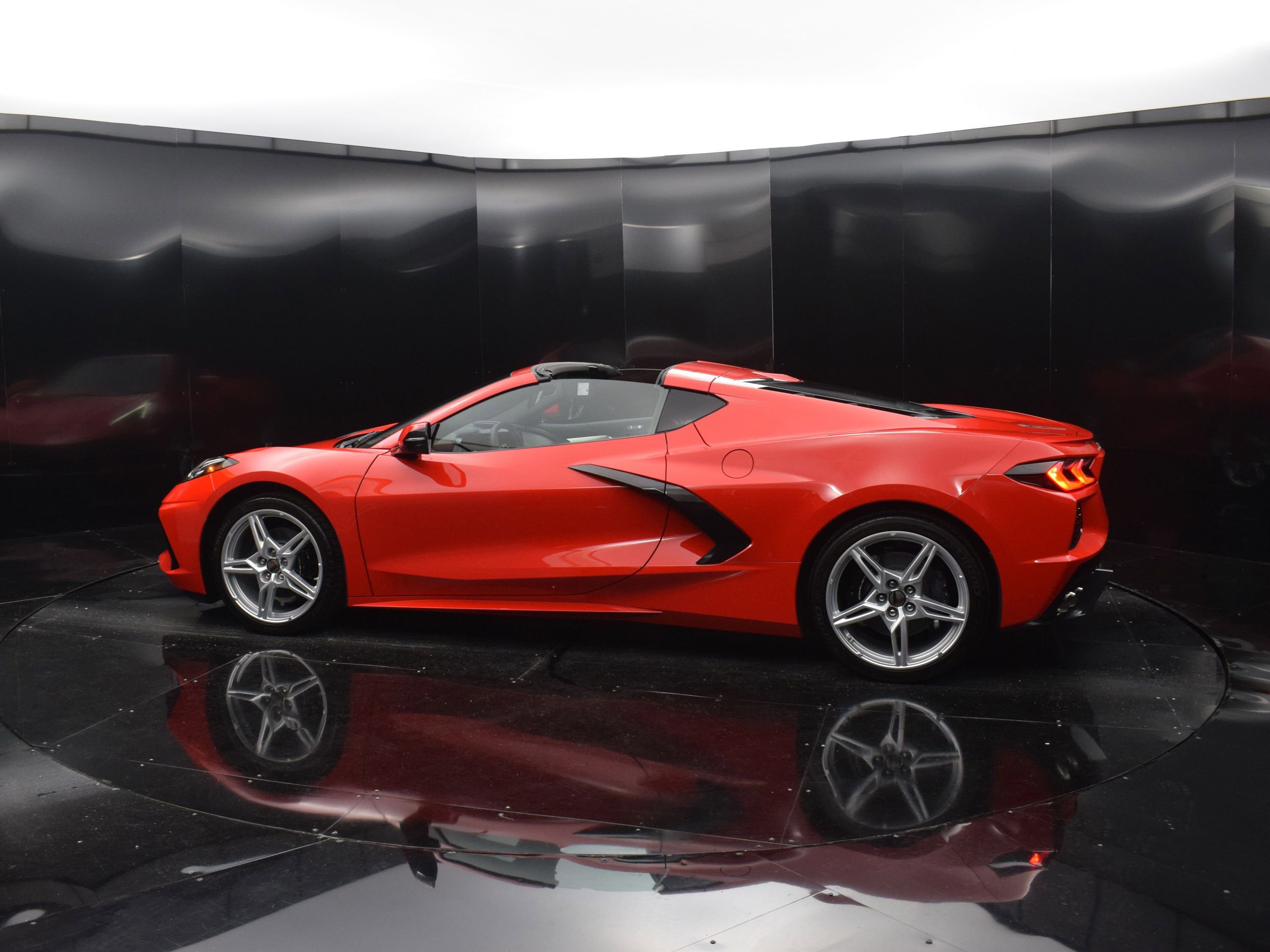 Used 2024 Chevrolet Corvette Stingray Preferred Cpe w/ 2LT image 4
