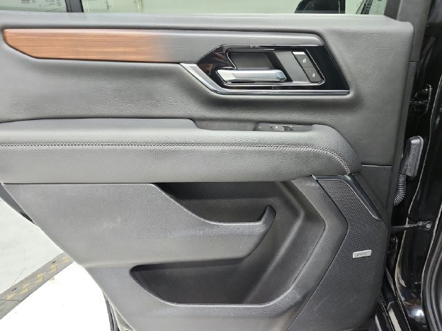 Used 2025 GMC Yukon Denali AWD/4WD image 37