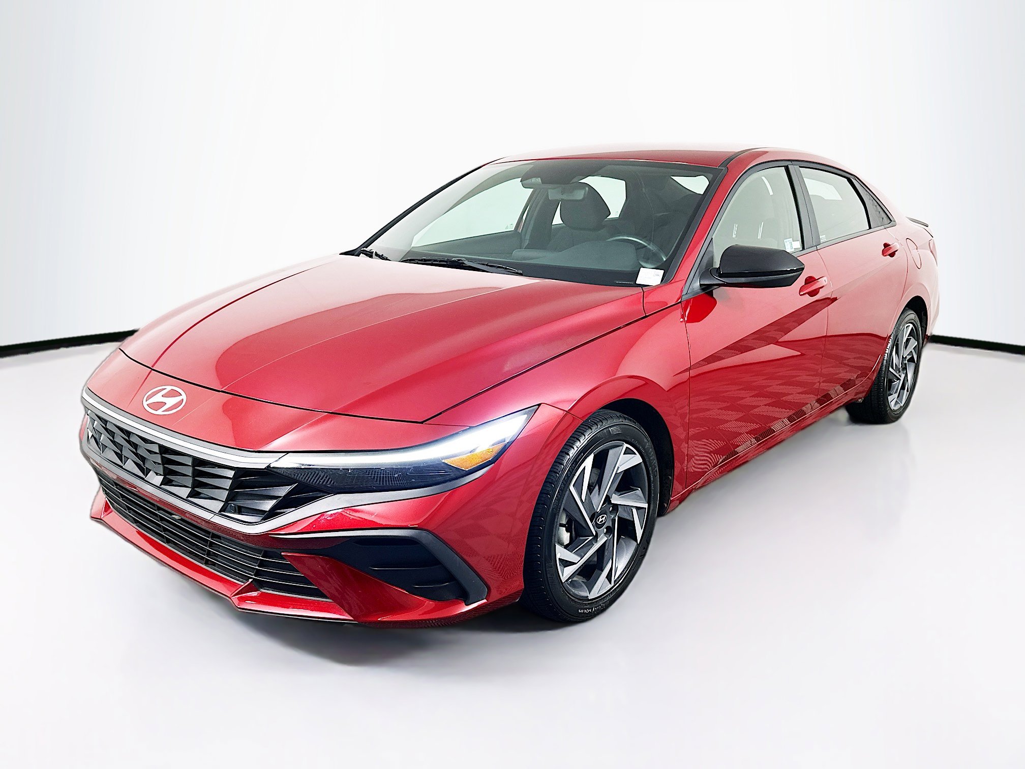 Used 2025 Hyundai Elantra Sport image 3