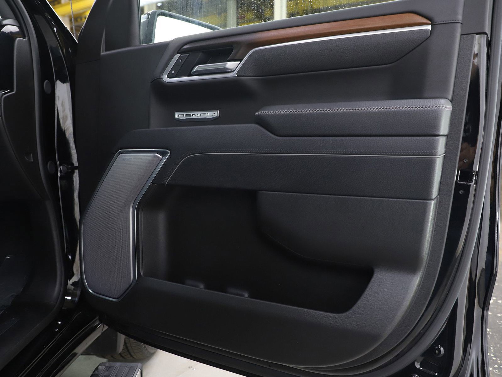 Used 2025 GMC Sierra 1500 Denali w/ Denali Reserve Package image 9