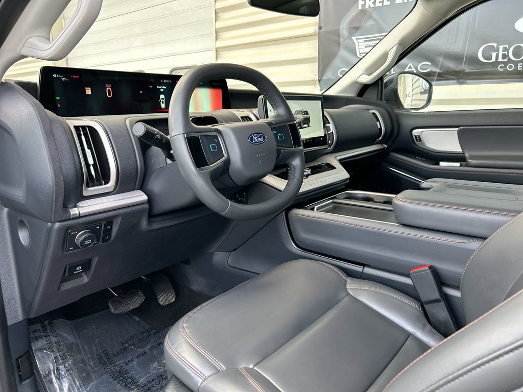 Used 2025 Ford Expedition Active AWD/4WD image 10