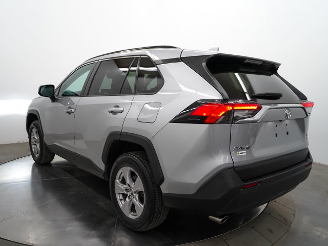 Used 2022 Toyota RAV4 XLE w/ Convenience Package AWD/4WD image 4
