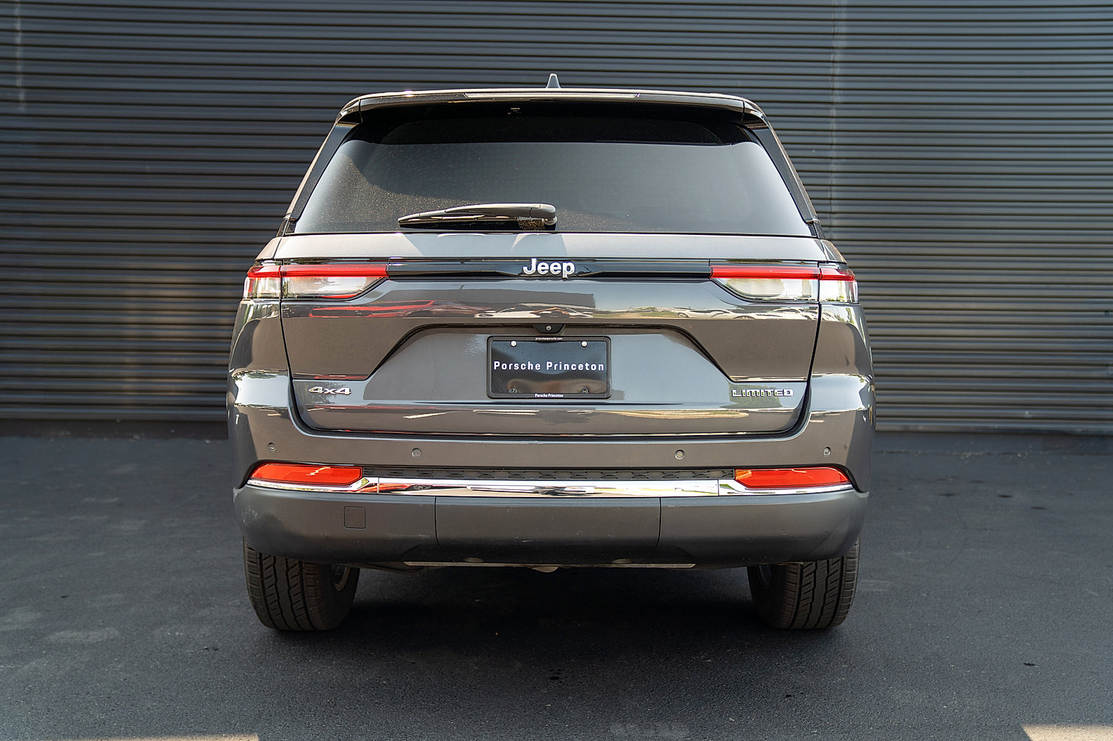 Used 2022 Jeep Grand Cherokee Limited AWD/4WD image 28