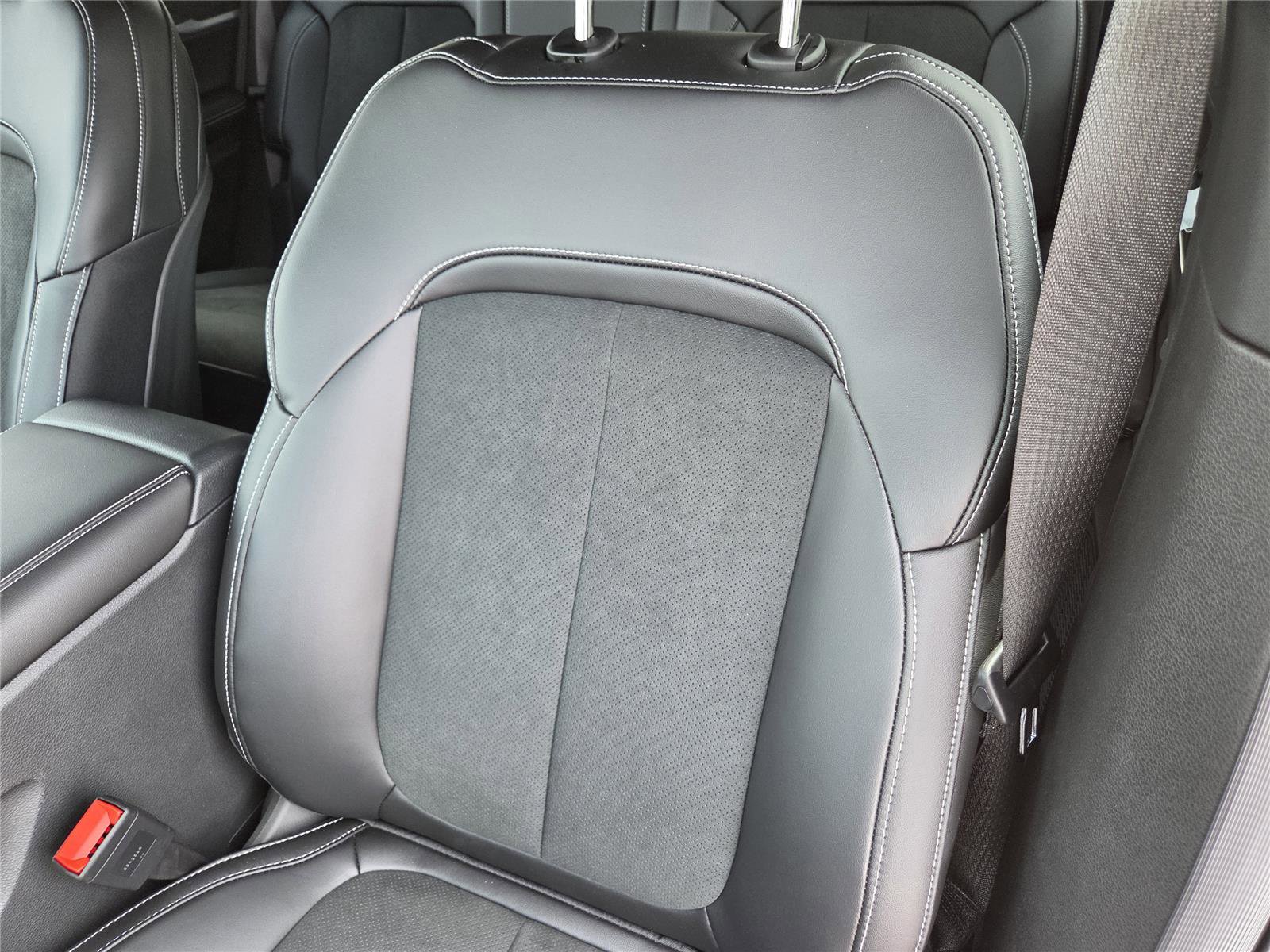 New 2026 Jeep Grand Cherokee L 2WD image 21