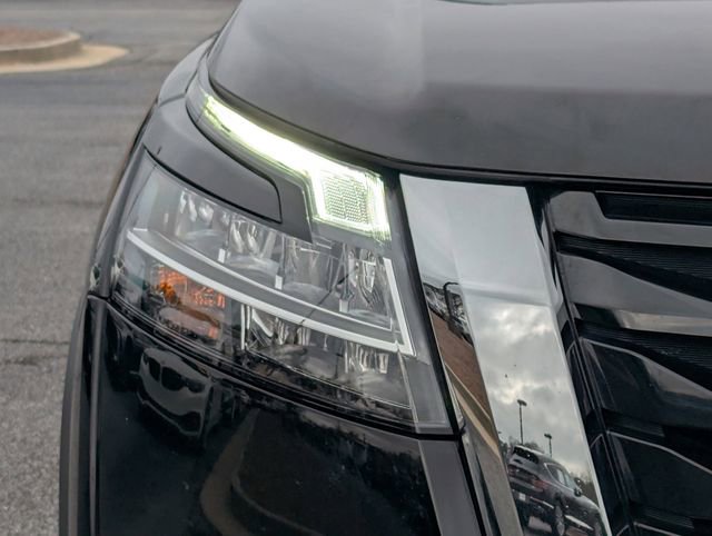 Used 2023 Nissan Pathfinder Platinum w/ Cargo Package image 10