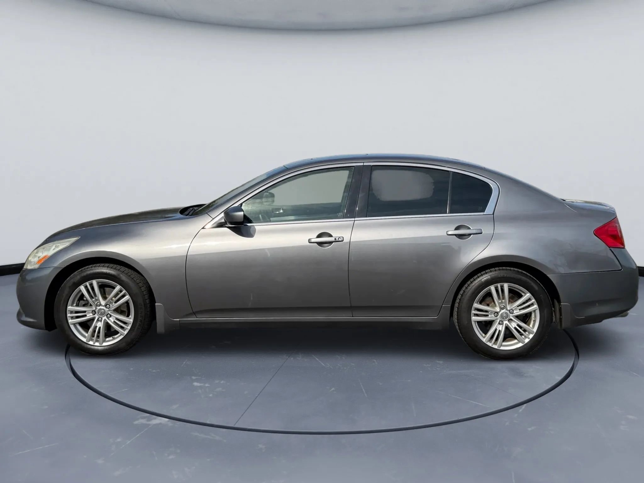 Used 2013 INFINITI G37 x Sedan w/ Premium Pkg image 3