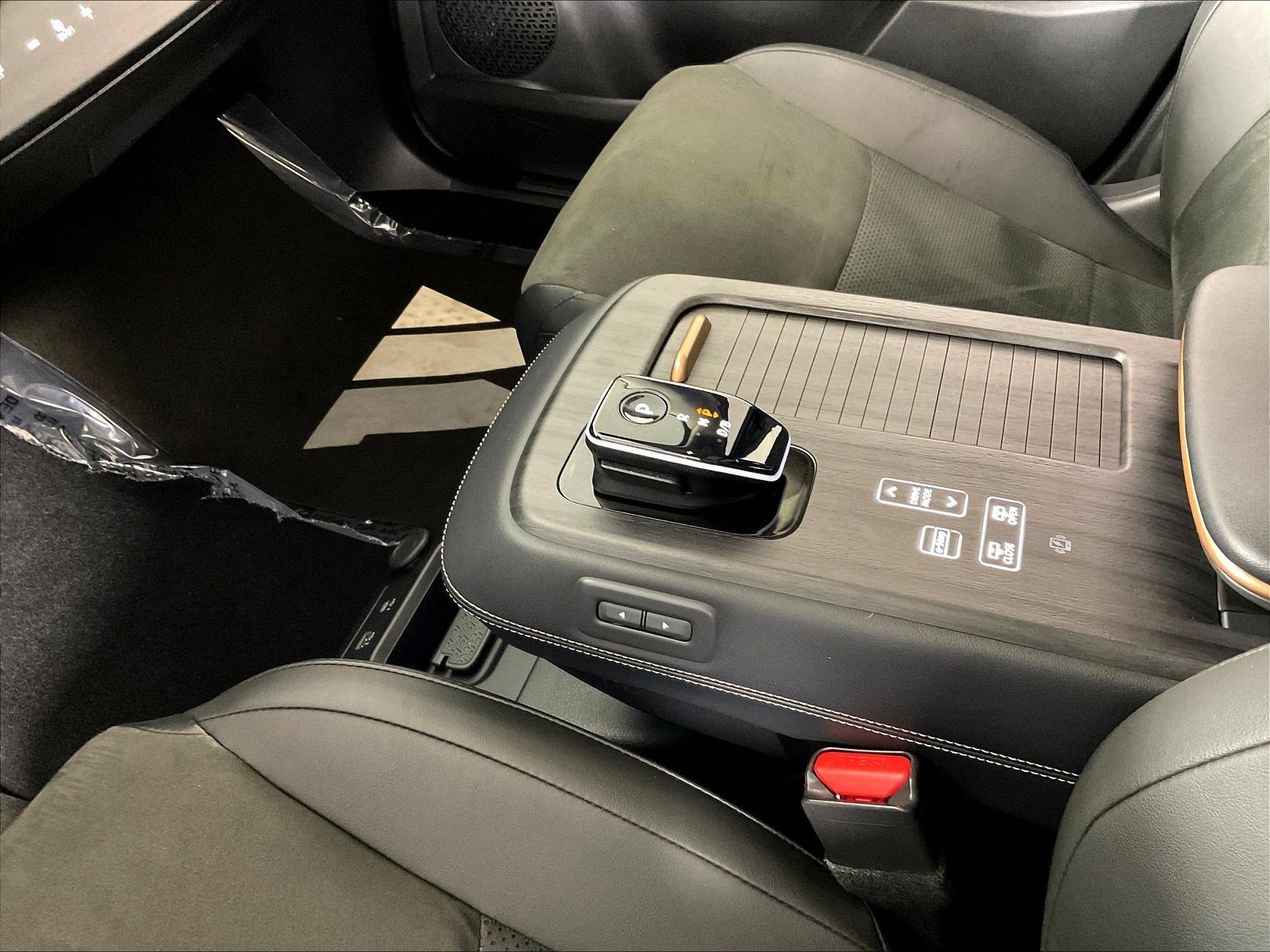 Certified 2023 Nissan Ariya AWD image 18
