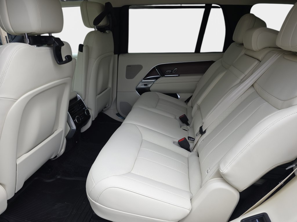 New 2026 Land Rover Range Rover Long Wheelbase SE AWD/4WD image 11