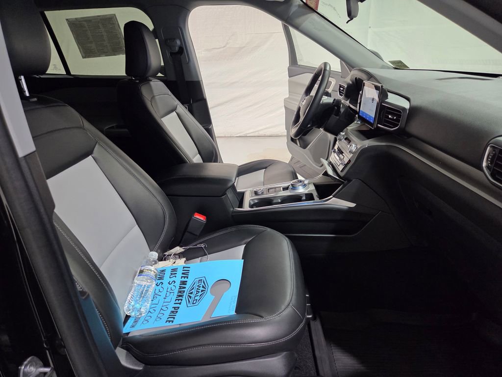 Used 2023 Ford Explorer XLT w/ Equipment Group 202A image 8