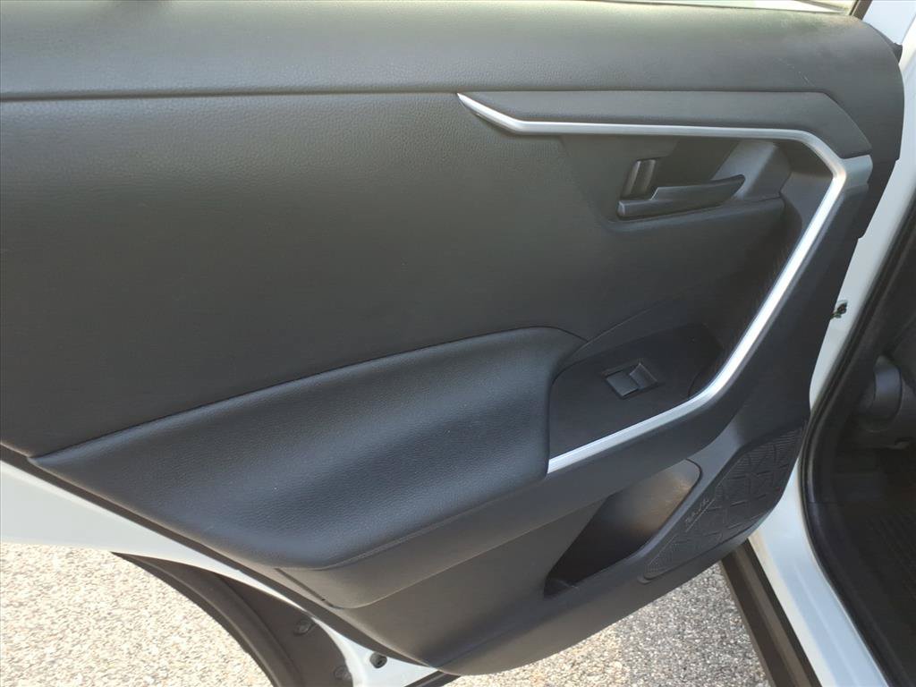 Used 2022 Toyota RAV4 LE AWD/4WD image 21