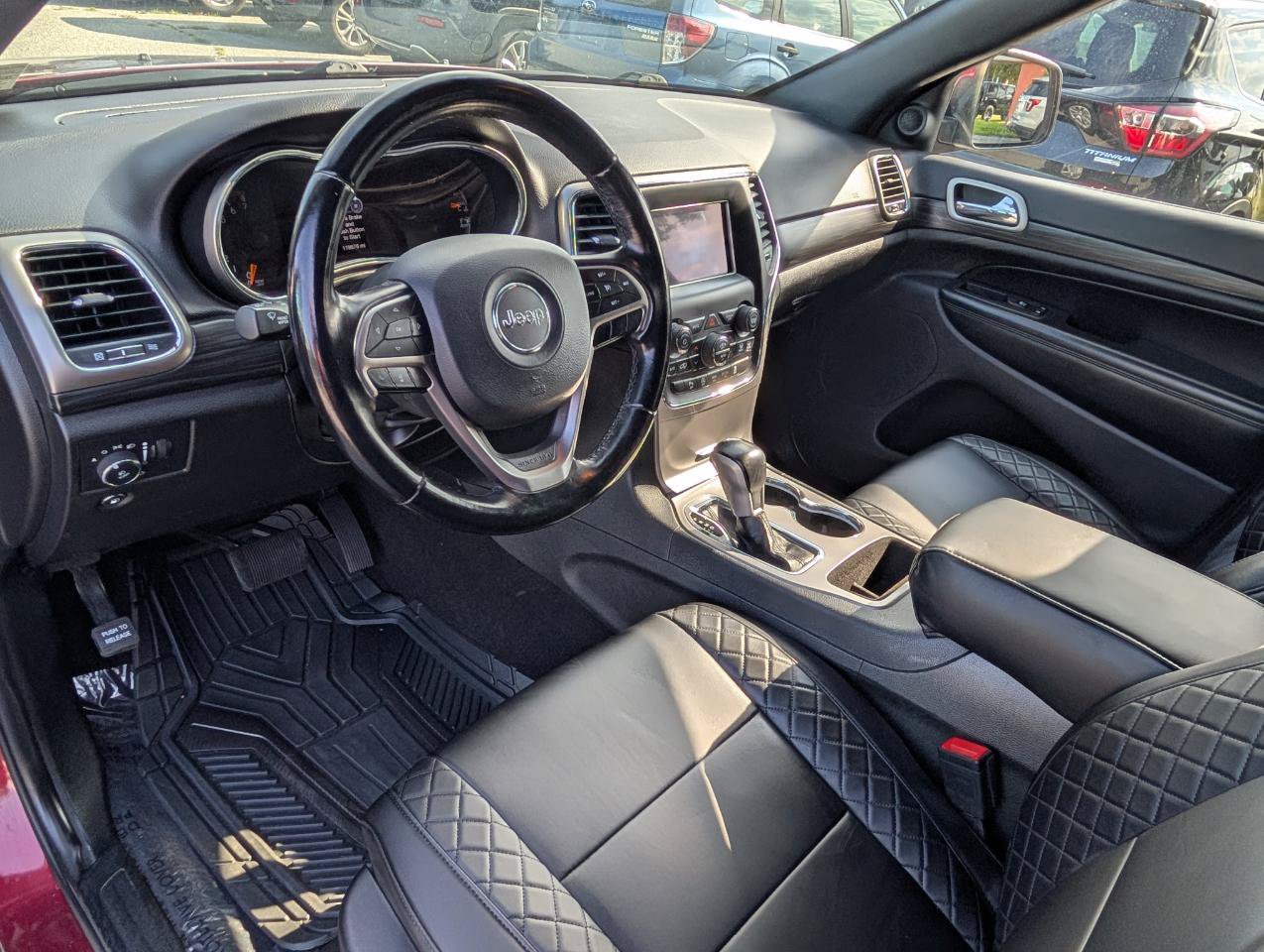 Used 2021 Jeep Grand Cherokee Laredo AWD/4WD image 16