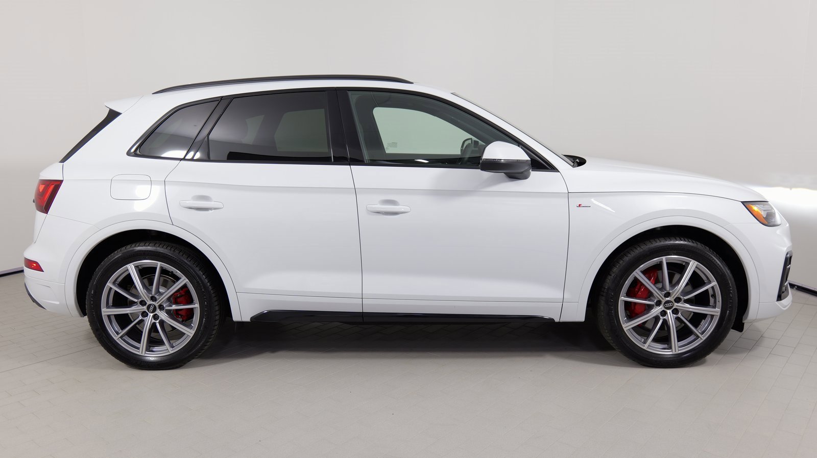 Used 2024 Audi Q5 e Premium Plus w/ Premium Plus Package image 24