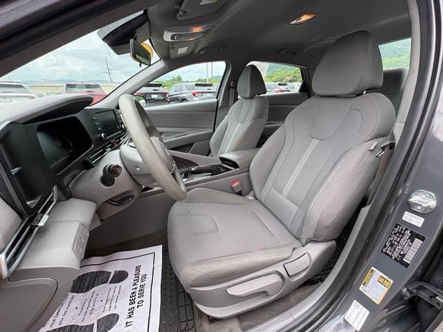 Used 2024 Hyundai Elantra SE FWD image 23