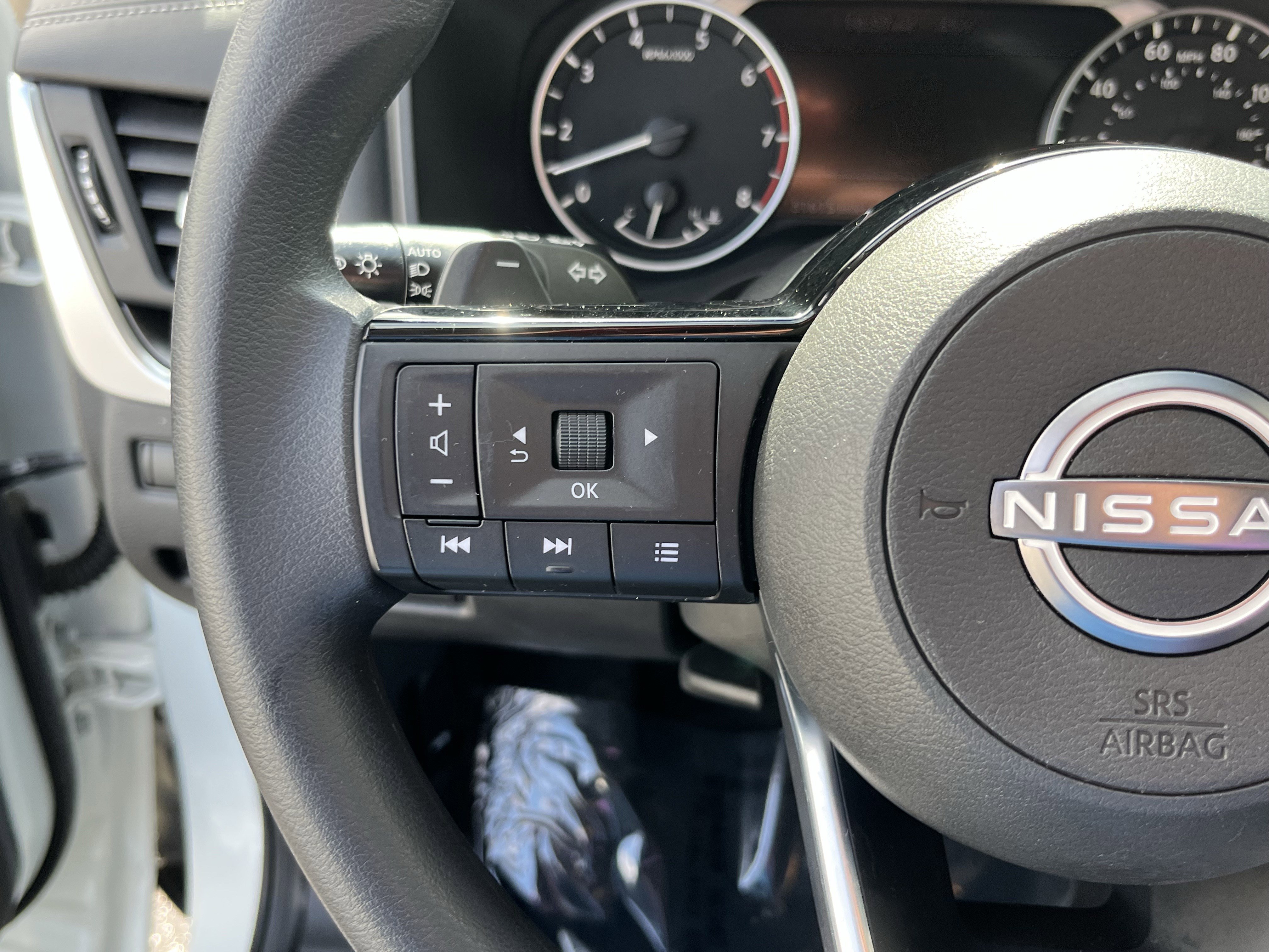 Used 2023 Nissan Rogue SV image 19