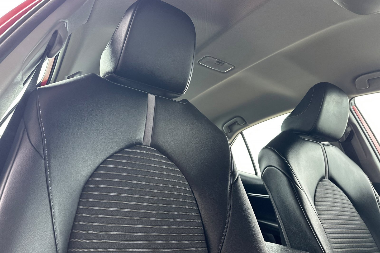 Used 2022 Toyota Camry SE image 18