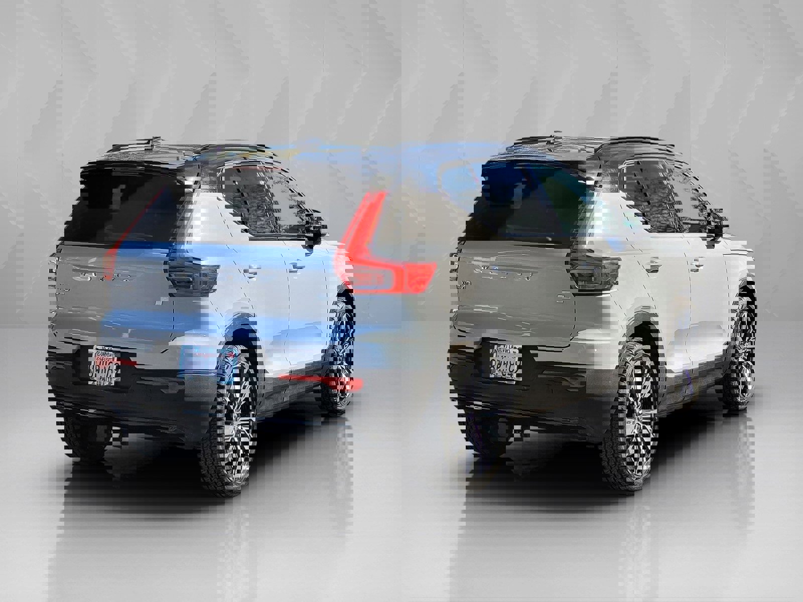 Used 2021 Volvo XC40 P8 Recharge image 6