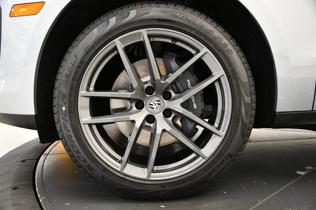 Certified 2025 Porsche Macan Turbo image 15