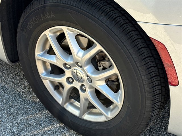 Used 2023 Chrysler Pacifica Touring-L image 14