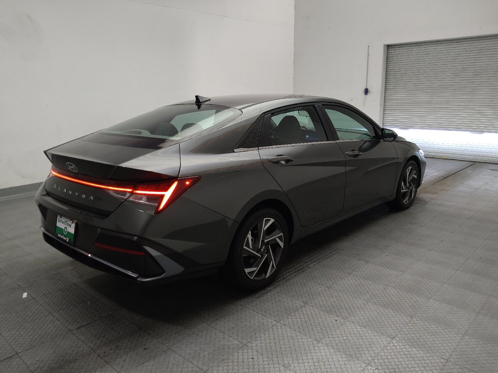 Used 2025 Hyundai Elantra SEL FWD image 9