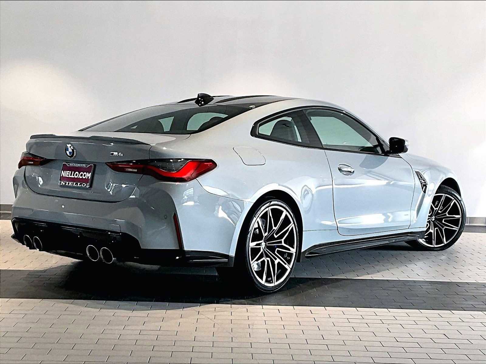 Used 2022 BMW M4 Coupe w/ Executive Package image 10