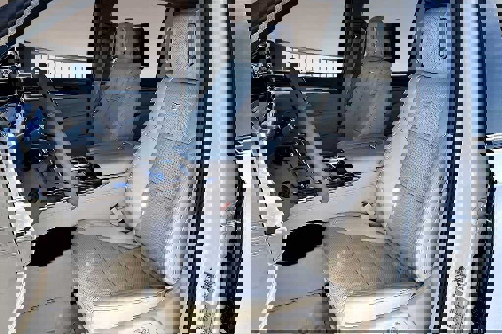 New 2026 Cadillac Escalade ESV Platinum Sport w/ LPO, Floor Liner Package image 9