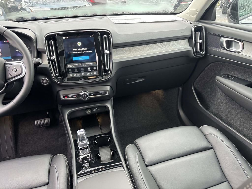New 2026 Volvo XC40 B5 Plus w/ Protection Package Premier image 31