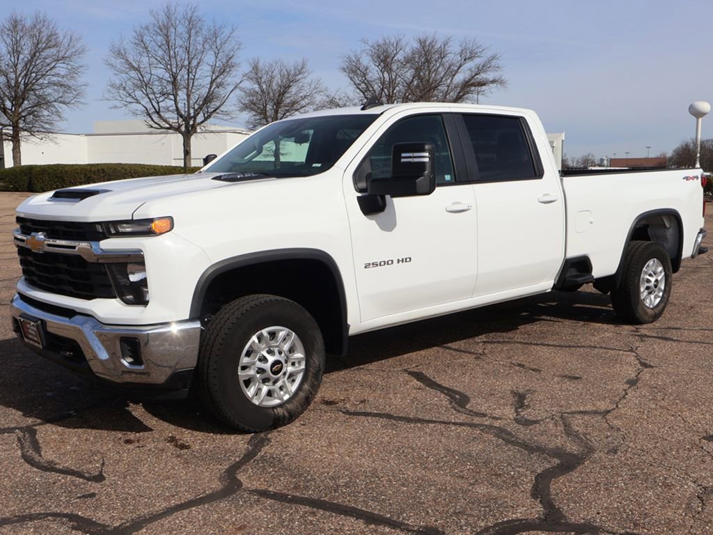 Used 2024 Chevrolet Silverado 2500 LT image 4