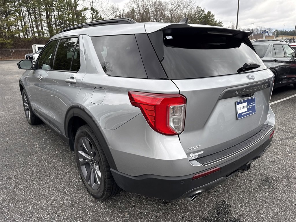 Used 2022 Ford Explorer XLT w/ Equipment Group 202A image 5