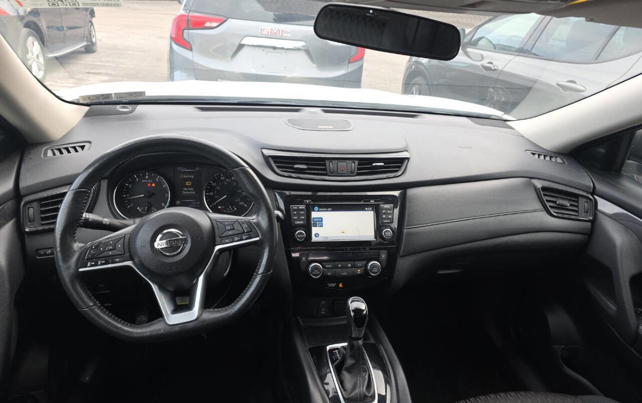 Used 2017 Nissan Rogue SV w/ Sun & Sound Touring Package image 11