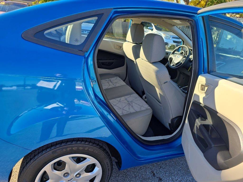 Used 2013 Ford Fiesta SE image 27
