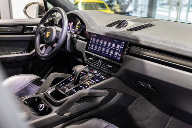 Used 2022 Porsche Cayenne Turbo GT image 35