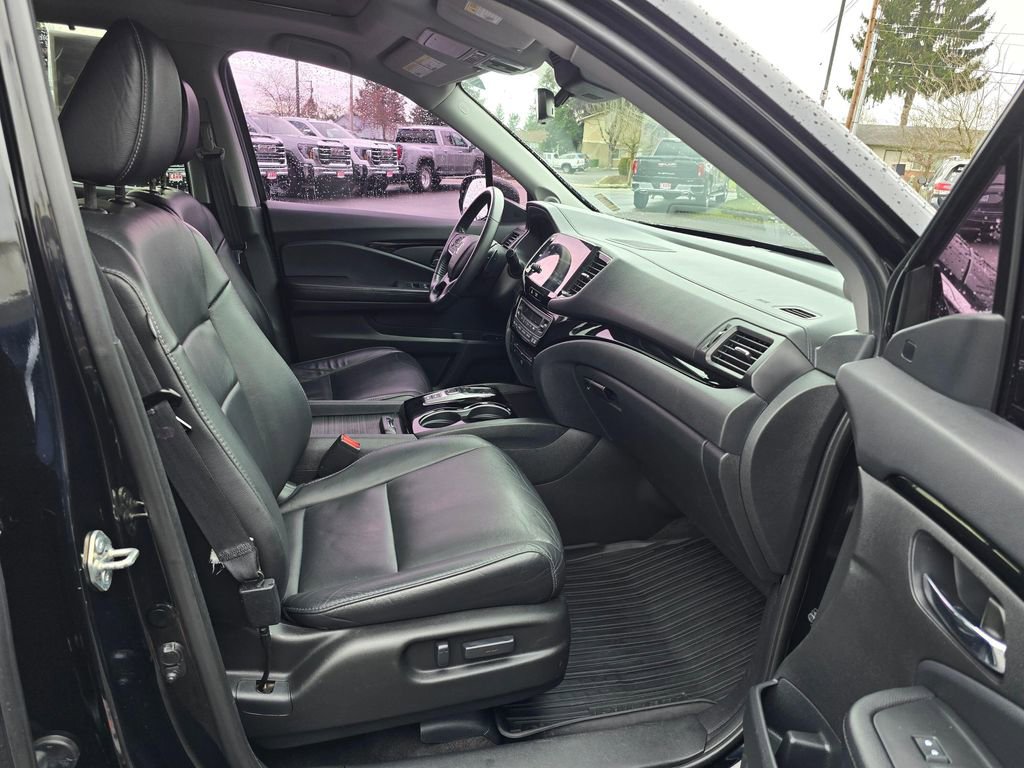 Used 2019 Honda Pilot Touring image 11