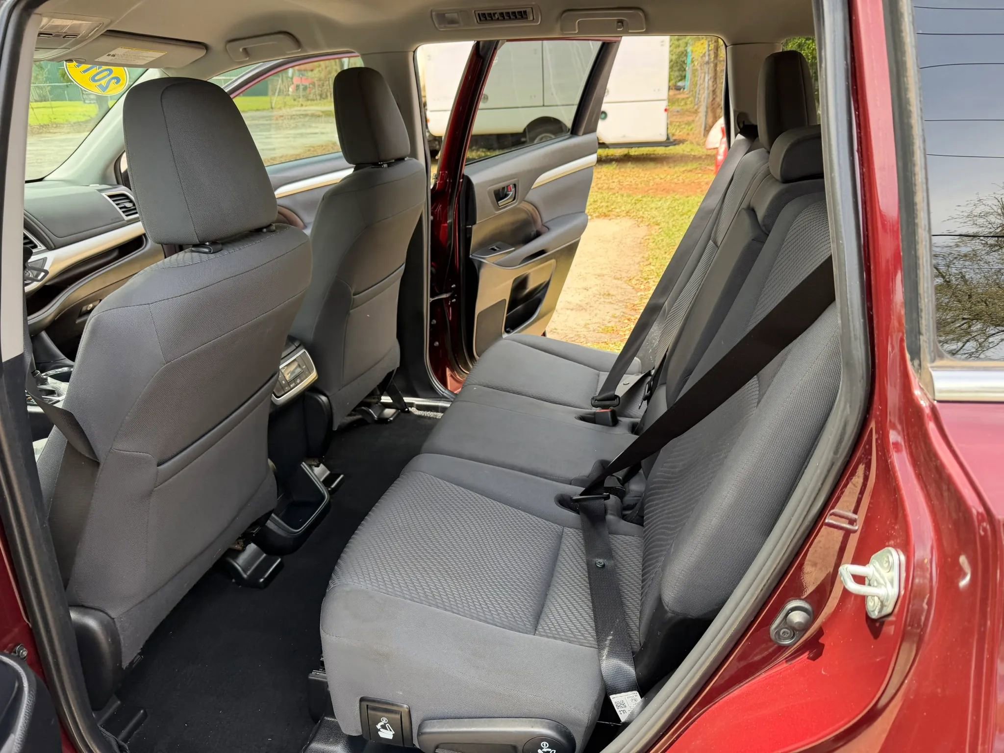 Used 2019 Toyota Highlander LE image 13