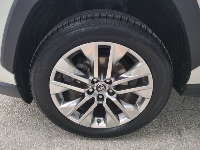 Used 2019 Toyota RAV4 Limited FWD image 11