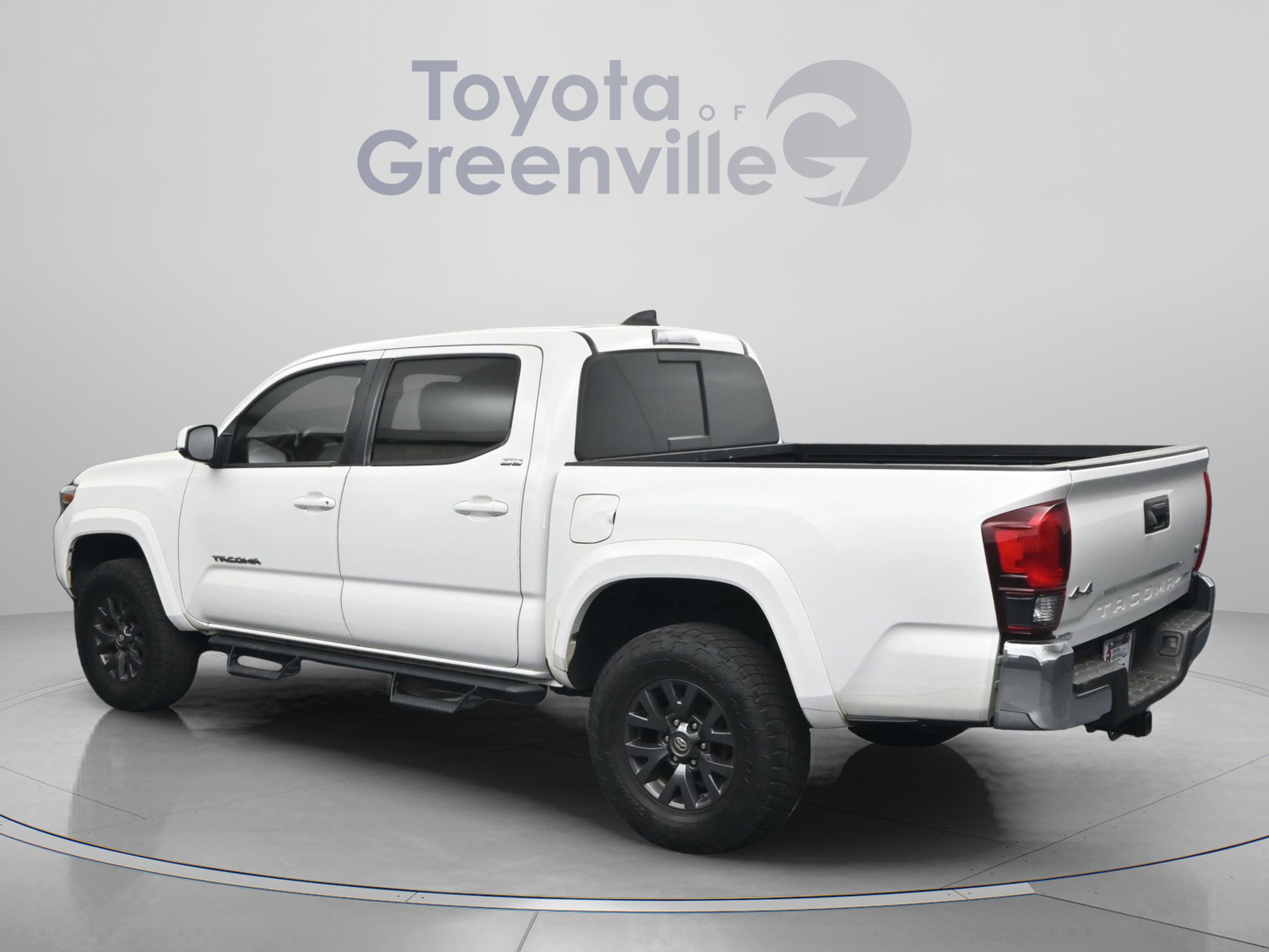 Used 2020 Toyota Tacoma SR5 AWD/4WD image 8