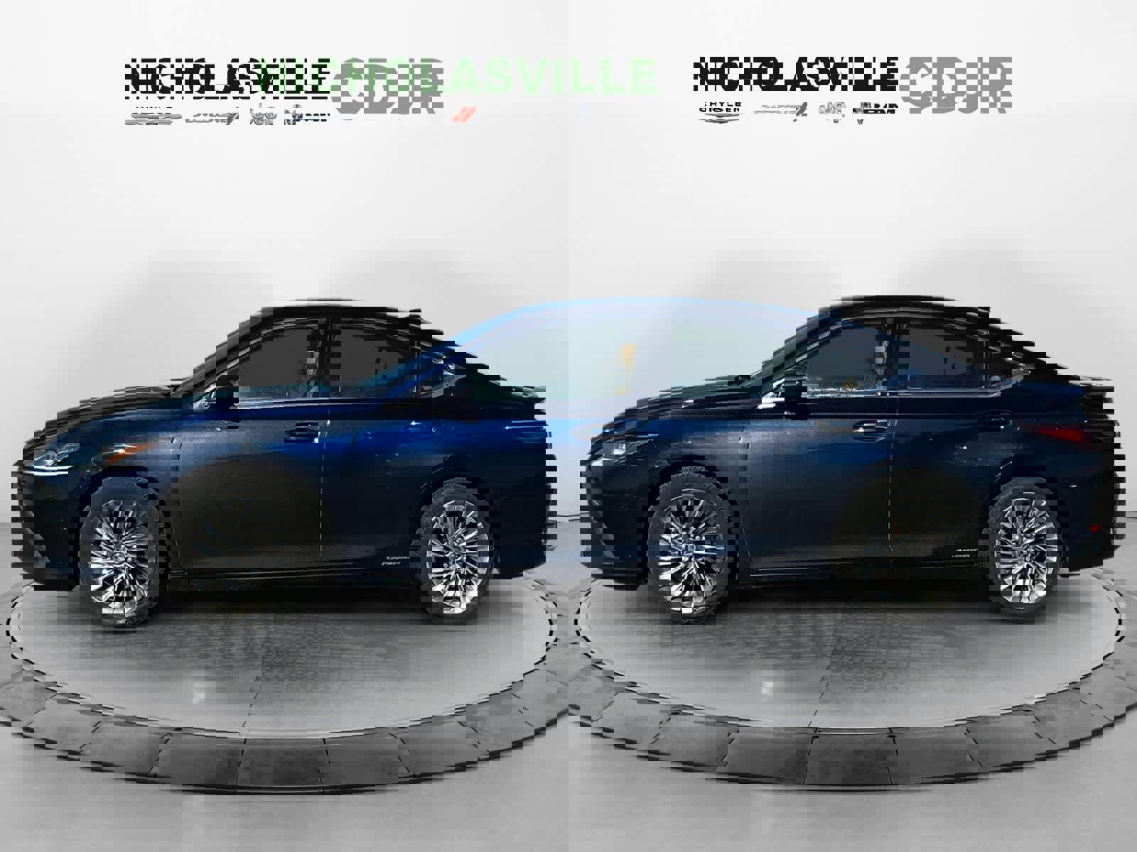 Used 2022 Lexus ES 300h w/ Luxury Package image 2