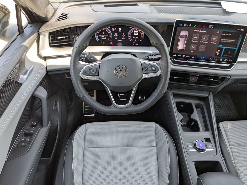 New 2026 Volkswagen Tiguan SE R-Line FWD image 24