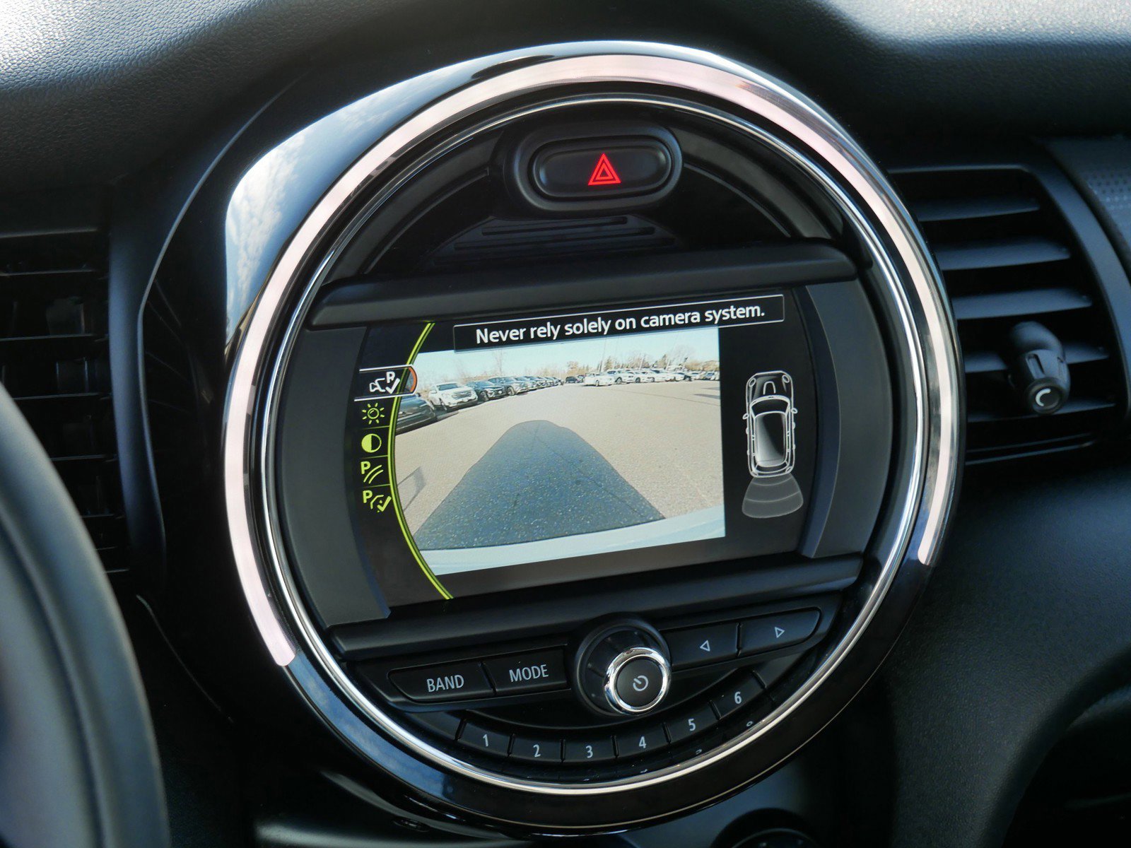 Used 2018 MINI Cooper 4-Door Hardtop image 19