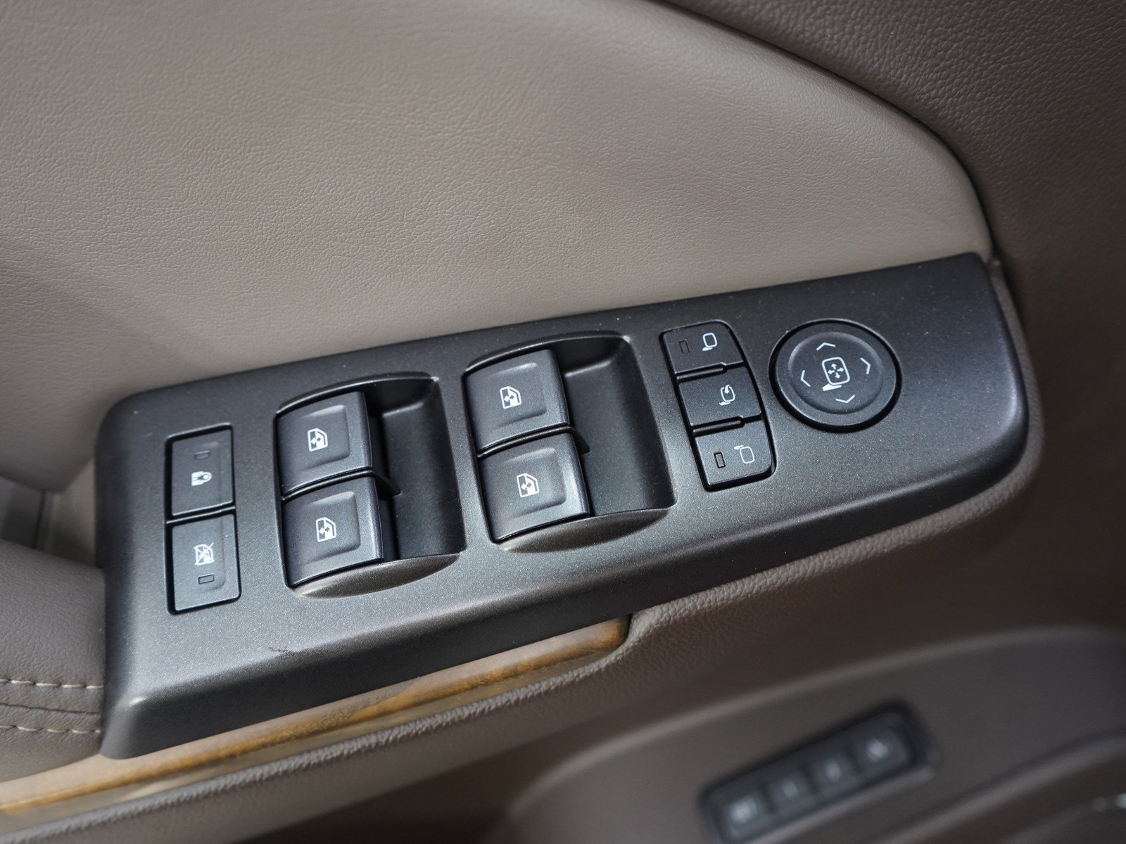 Used 2018 GMC Yukon Denali w/ Open Road Package image 24