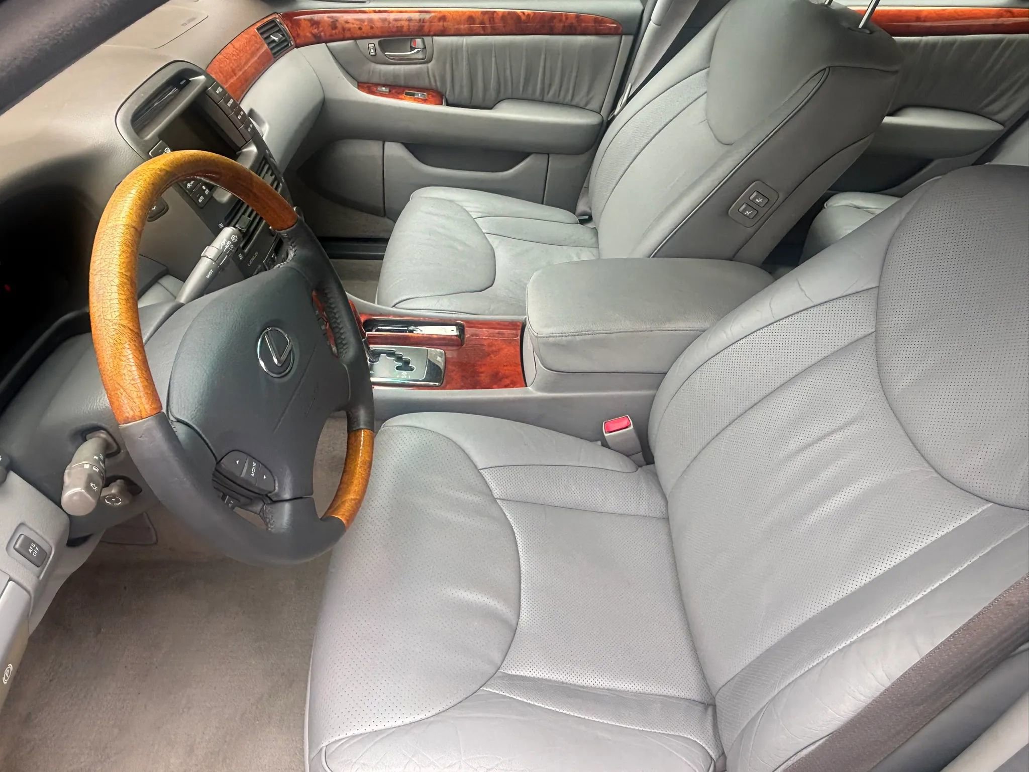 Used 2004 Lexus LS 430 RWD image 19