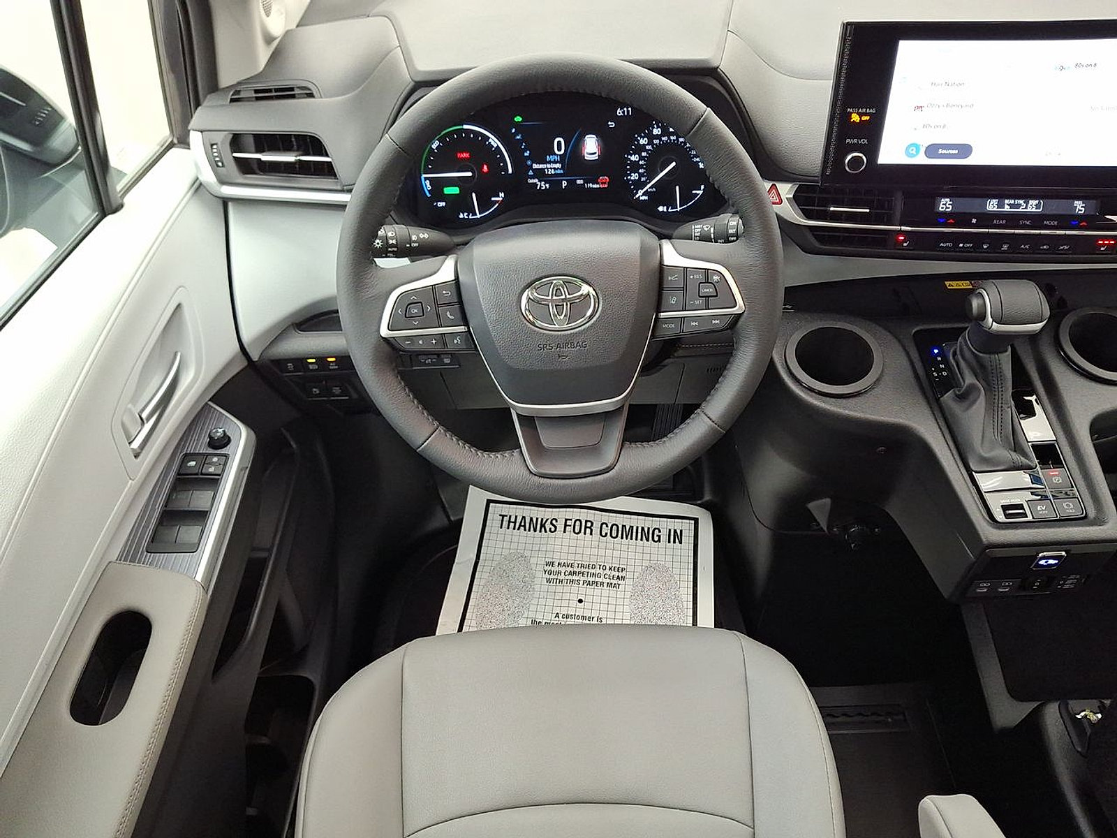 Used 2025 Toyota Sienna XLE w/ XLE Plus Package FWD image 30