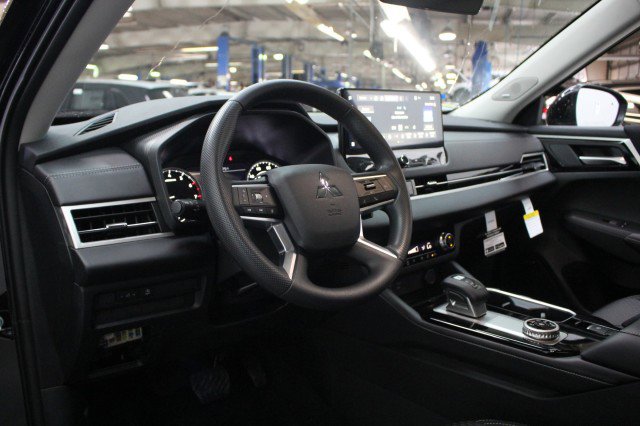 New 2026 Mitsubishi Outlander ES FWD image 5