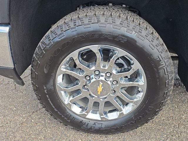 Used 2024 Chevrolet Silverado 2500 LTZ w/ LTZ Premium Package image 32