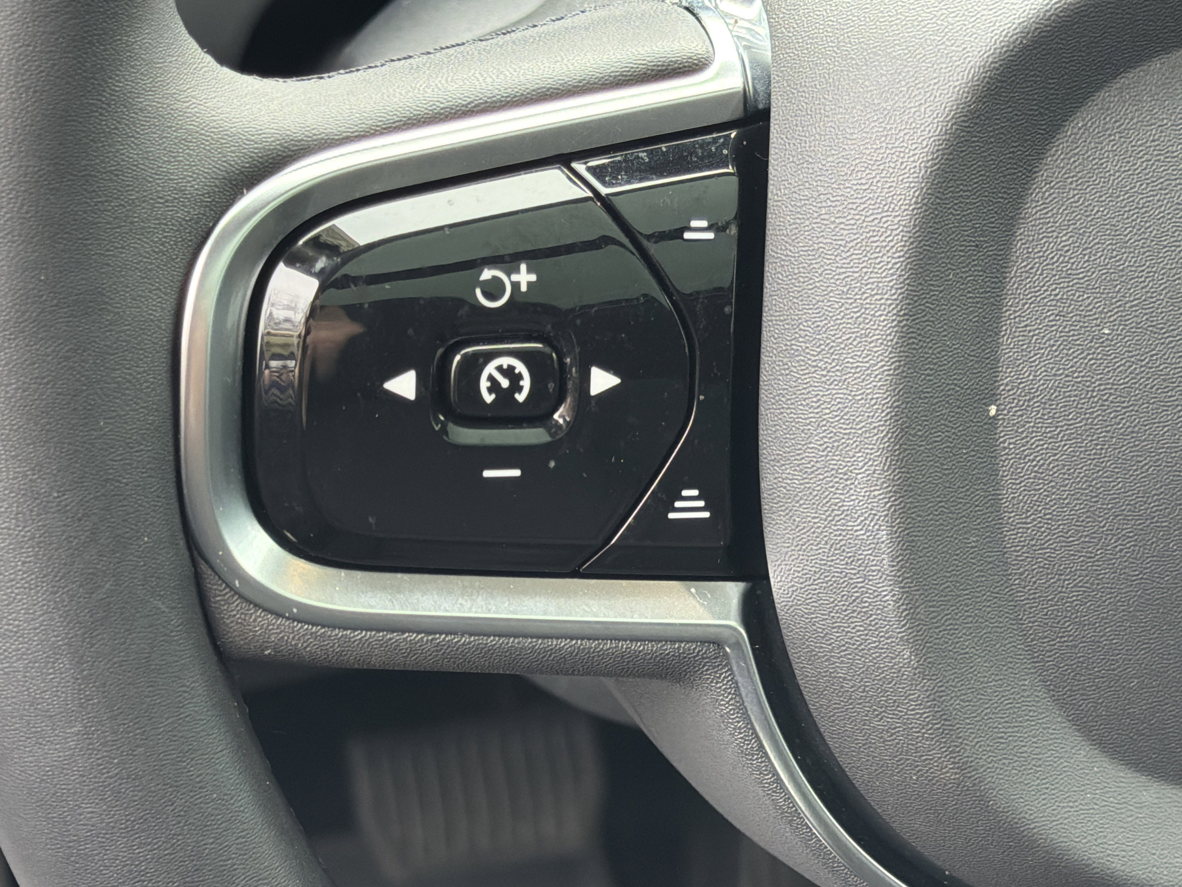 Certified 2024 Volvo XC90 B6 Plus w/ Protection Package Premier image 19