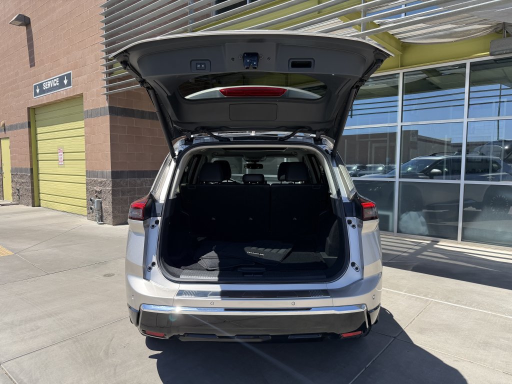Used 2025 Nissan Rogue Platinum FWD image 35