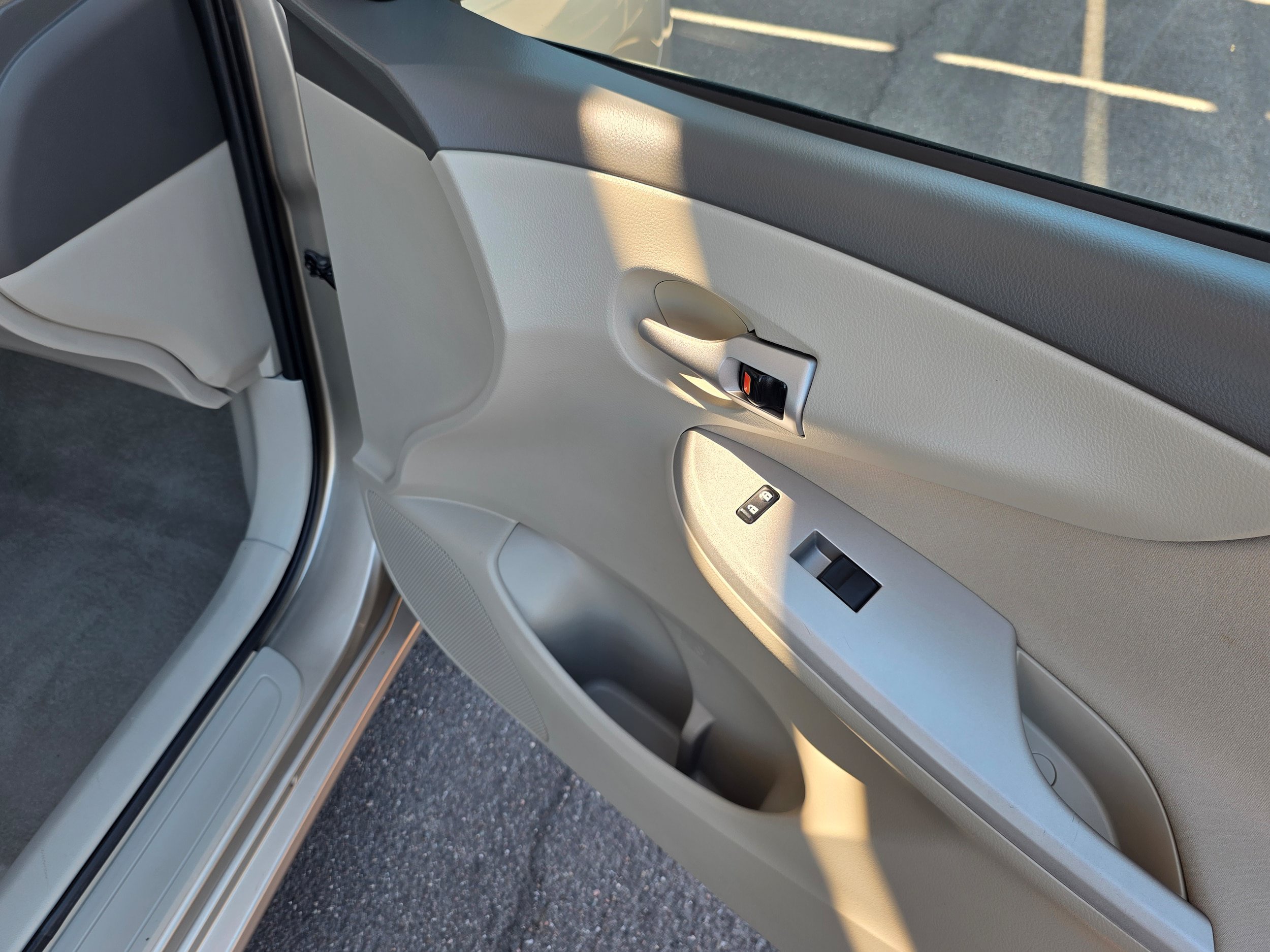 Used 2010 Toyota Corolla LE FWD image 22