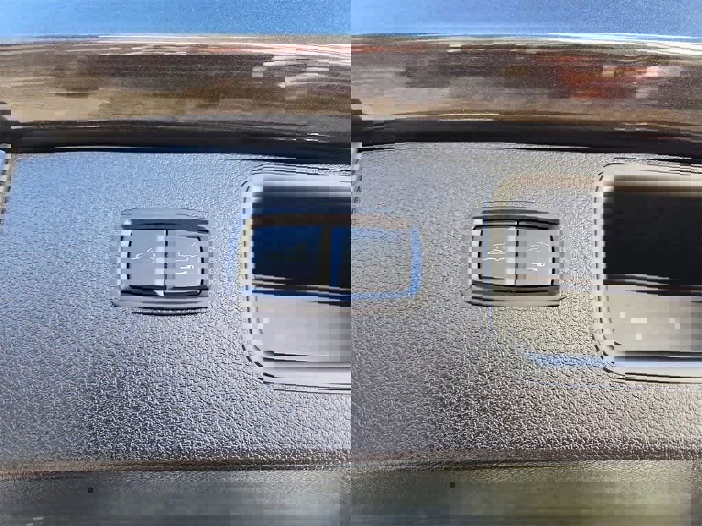 Certified 2024 Porsche Macan S image 27