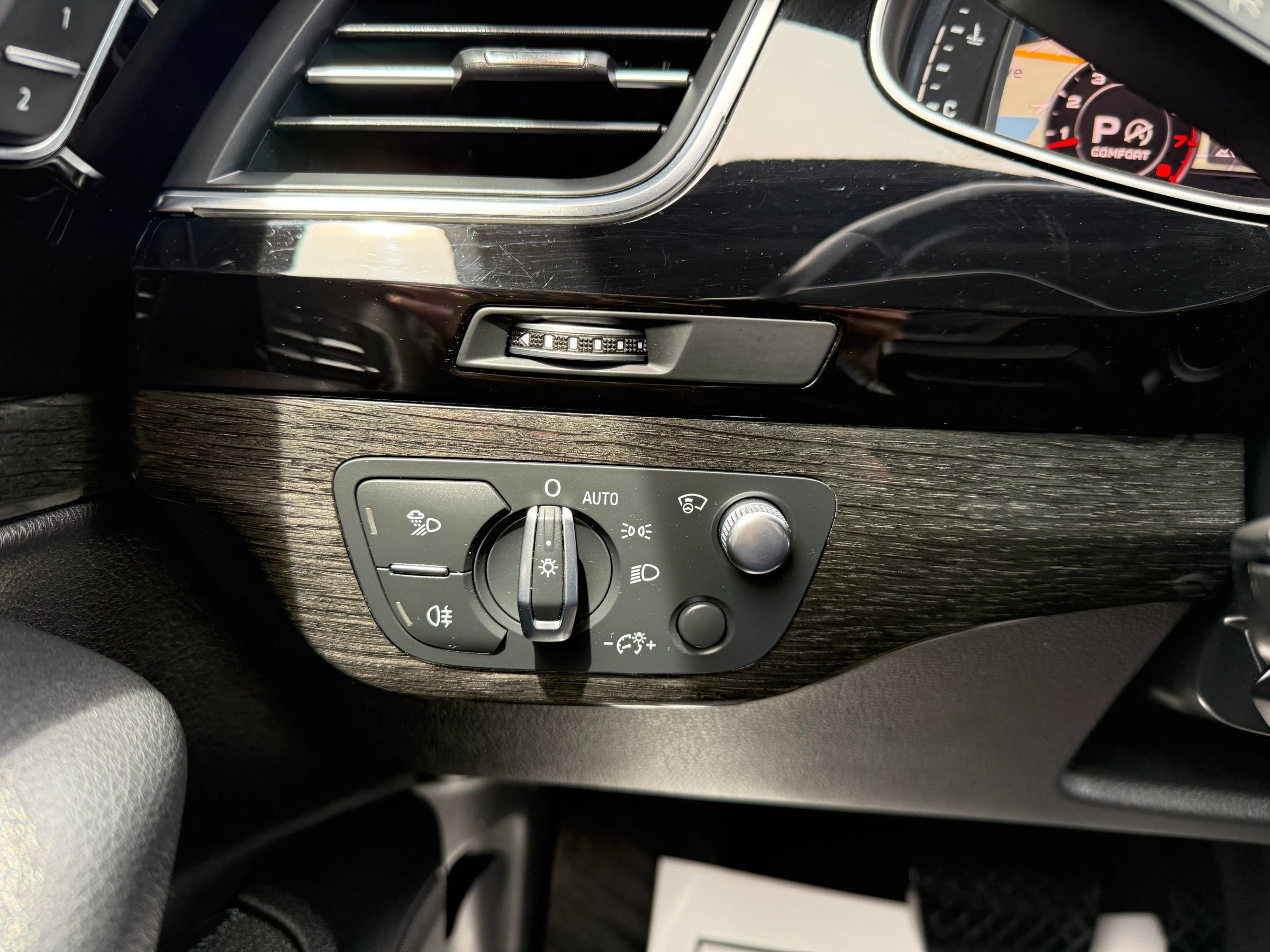 Used 2018 Audi Q7 3.0T Prestige w/ Prestige Package image 32