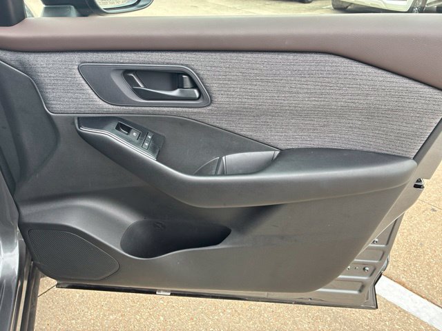 Used 2023 Nissan Rogue S FWD image 12