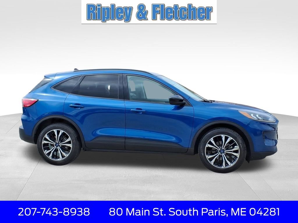 Used 2022 Ford Escape SE w/ SE Sport Appearance Package image 4